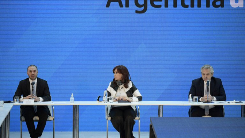 Eliminan las retenciones para exportaciones industriales y rebajan las alícuotas para el agro