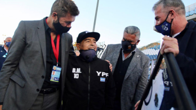 Festejo completo en La Plata con los 60 de Maradona y la goleada de Gimnasia