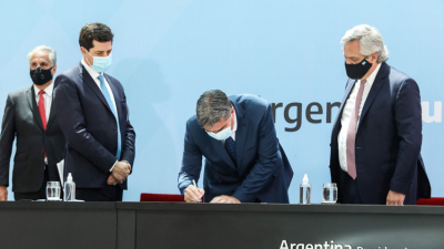 Capitanich firmó junto con el presidente el Consenso Fiscal 2020