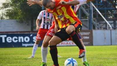 Defensores de Pronunciamiento derrotó a Sarmiento por 2 a 0