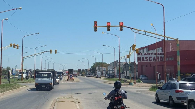 Funcionan con normalidad los semáforos de ruta 11 y avenida 25 de Mayo