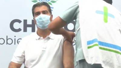 Capitanich y parte del gabinete provincial, los primeros  en aplicarse la vacuna contra el coronavirus