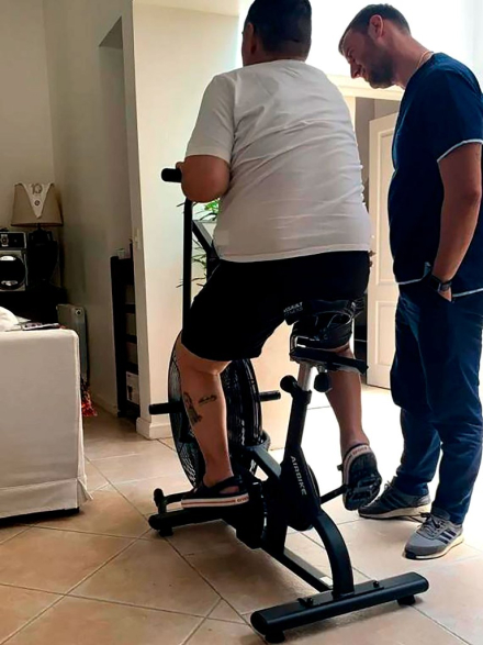 kinesiologo y Maradona 2.jpg