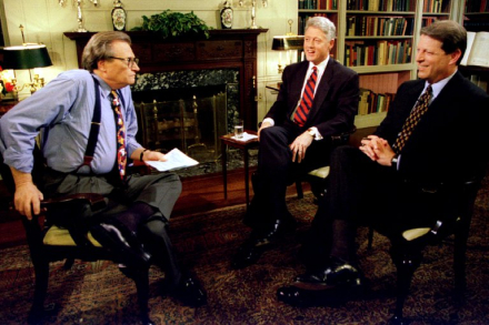Junto a Clinton y Al Gore en 1995 REUTERS.jpg