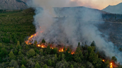 Un incendio cerca de El Bolsón que arrasó más de 2000 hectáreas y está fuera de control