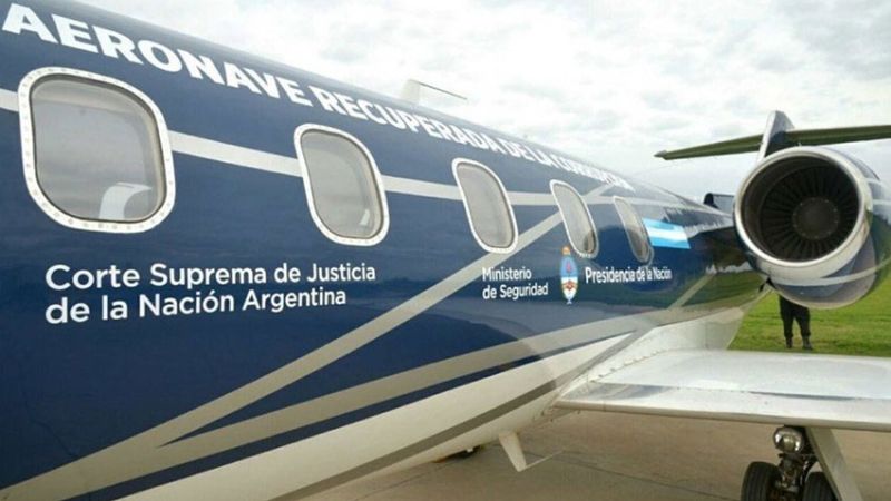 Por falta de uso rematan el avión de Báez que Bullrich le dio a la Policía Federal
