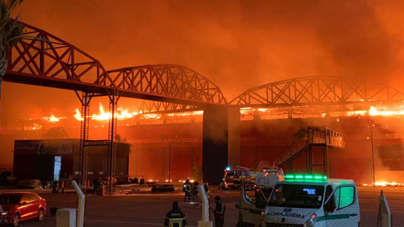 Una bombera amamantó a su bebé durante un incendio