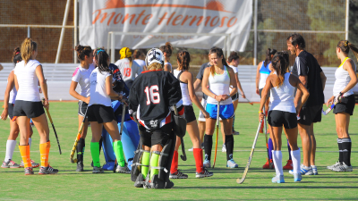 La revolución del hóckey en Monte Hermoso: 10.000 habitantes y tres Leonas