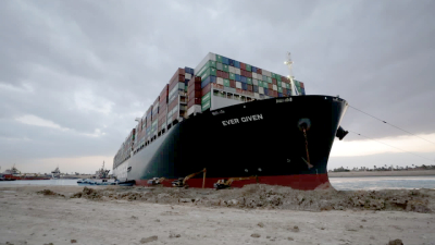 Lograron reflotar al gigantesco buque Ever Given y el Canal de Suez quedó liberado