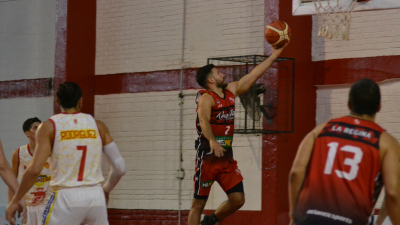 Regatas ganó su primer juego como local y se quedó con el invicto de Sarmiento
