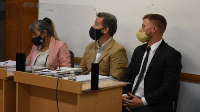 Roberto Lugo con power point declaró y explicó cómo era el circuito de contrataciones