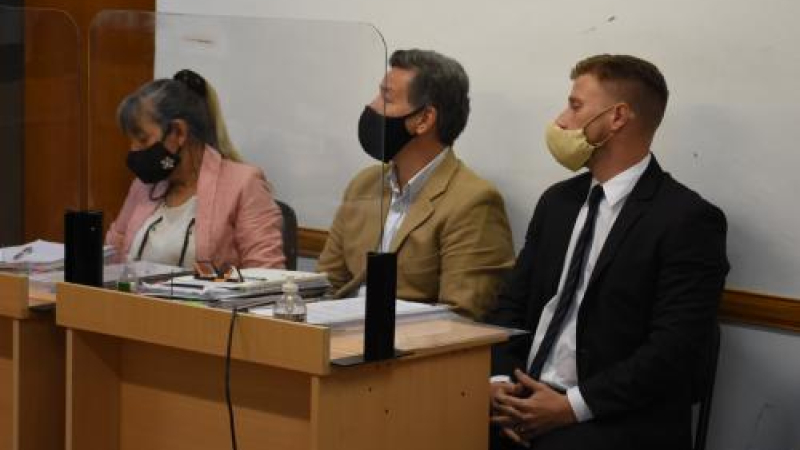 Roberto Lugo con power point declaró y explicó cómo era el circuito de contrataciones 