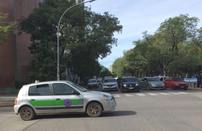 Taxistas y remiseros aseguran padecer “el peor momento desde la pandemia”