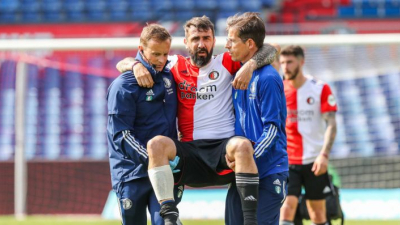Impresionante lesión de Pratto en la derrota de Feyenoord contra el campeón Ajax