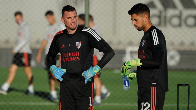 Alarma en River: dio positivo el entrenador de los arqueros