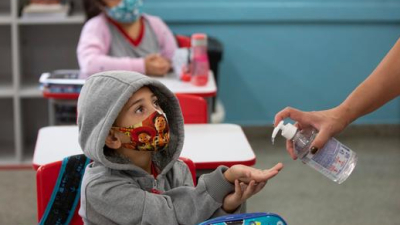 Coronavirus: por qué la OMS pide que no se vacunen a chicos y adolescentes