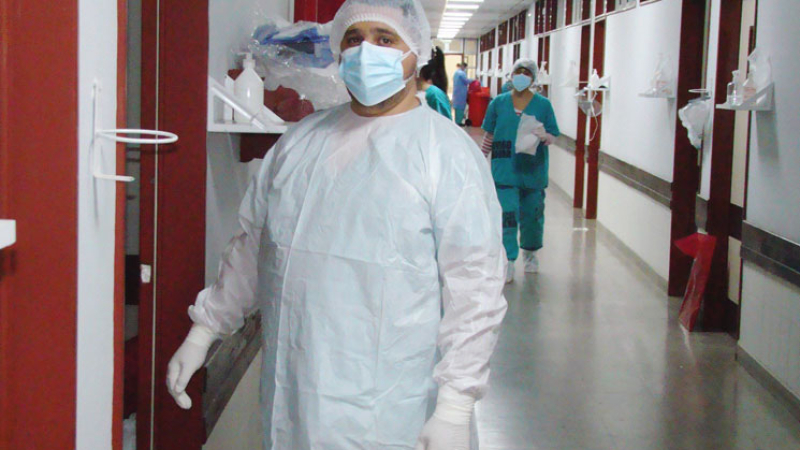 “Cada 24 horas ingresan 40 pacientes con Covid y otras enfermedades”