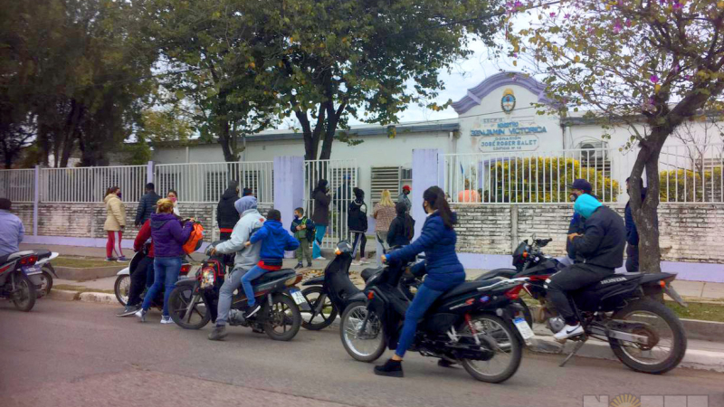 Las ganas de volver a clases pudieron más que el frío