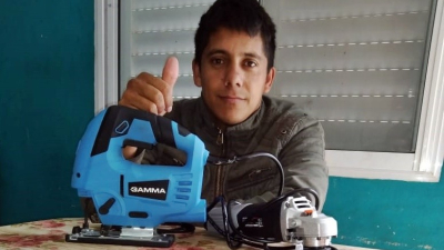 Destinaron el dinero de la asignación para regalar a papá herramientas para su emprendimiento