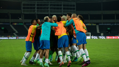 A Brasil le costó, pero logró el triunfo en el final ante Colombia