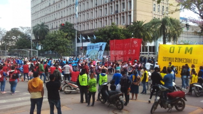 Lunes con protestas y cortes en el microcentro de Resistencia