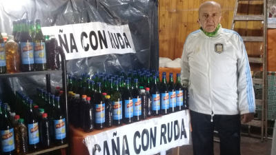 La tradición familiar de preparar caña con ruda y “ahuyentar los males”