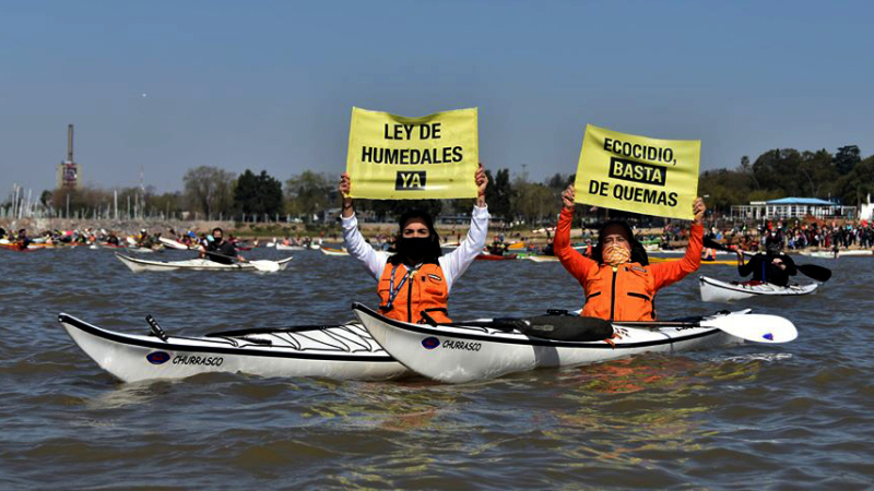 Llegó a Buenos Aires caravana de kayaks que reclama que el Congreso trate la Ley de Humedales