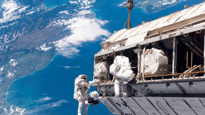 Cosmonautas rusos hallan nuevas grietas en la Estación Espacial Internacional