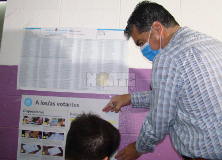 Capitanich votando.JPG
