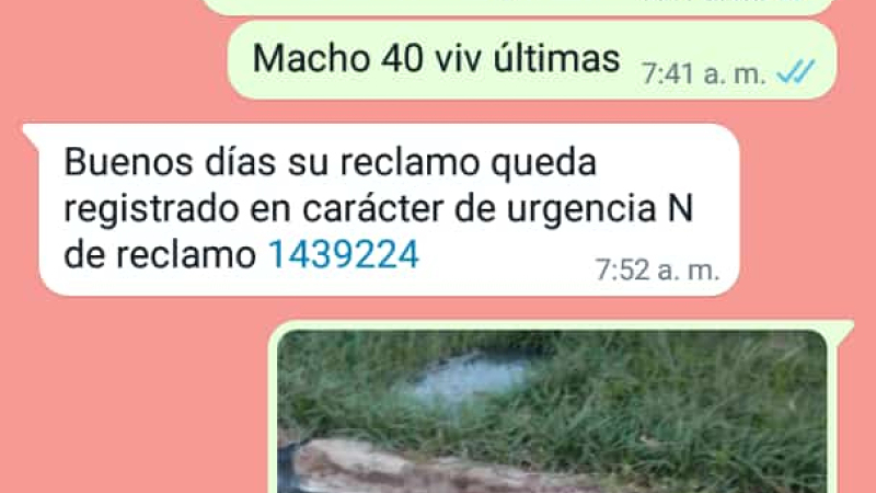 Vecinos piden que se solucione una pérdida de aguas servidas