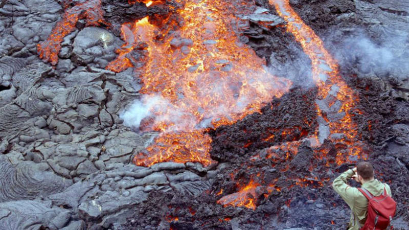 La furia de la Tierra: una semana marcada por fuertes terremotos y volcanes en erupción