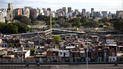 La pobreza llegó al 40,6% en la primera mitad del año y alcanzó a 18,8 millones de personas en todo el país