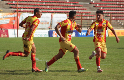 Sarmiento lo dio vuelta y festejó con su gente
