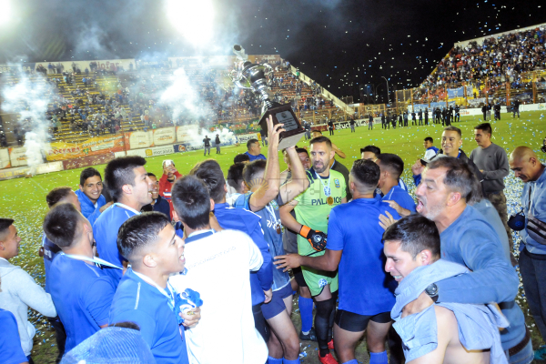 La quinta estrella de Alvear en gran definición y con hinchas en las tribunas