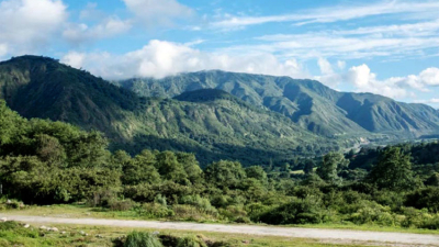 Por verdes caminos: montañas, microclima y ríos paradisíacos