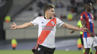 River se encamina al título con los goles de un intratable Julián Álvarez