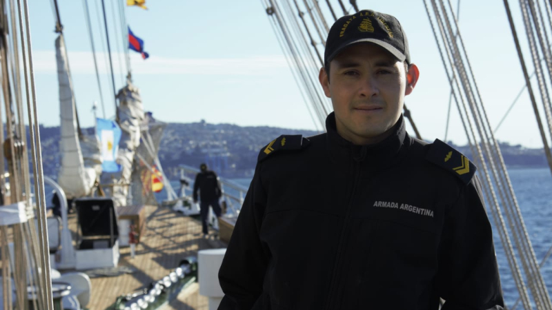 Edgardo Saavedra: "Mi objetivo era viajar en la Fragata ARA Libertad