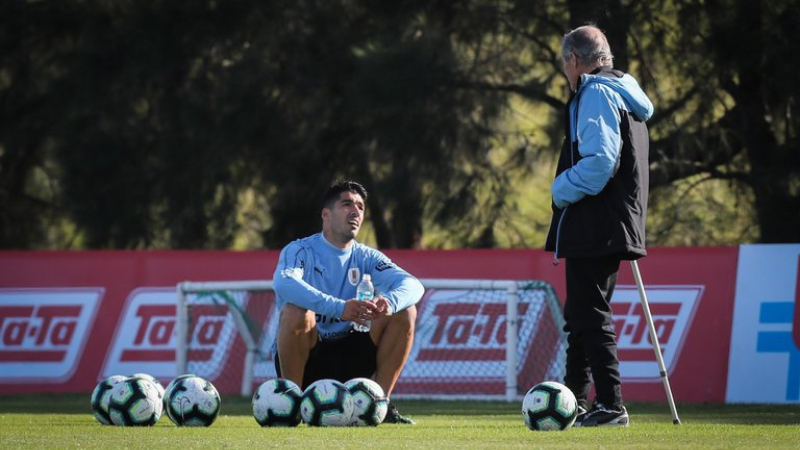 Uruguay despidió al Maestro Tabárez tras 15 años como entrenador de la selección