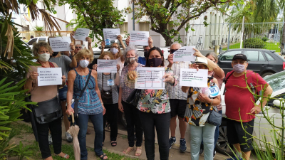 Protesta de vecinos frente al Concejo para rechazar un nuevo "impuestazo"