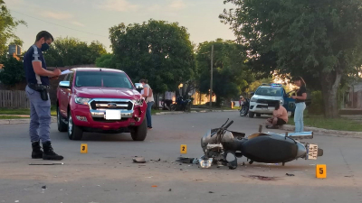 Fatal accidente en General San Martín: fallece una motociclista y su hijo resulta con serias lesiones