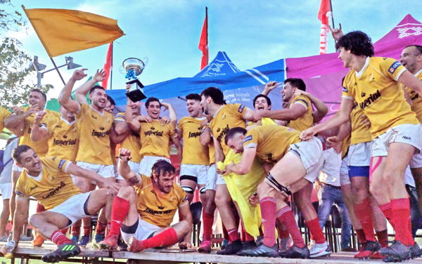 La coronación de Curne en el Torneo Oficial de Rugby de la URNE (Unión del Rugby del Nordeste). MARCELO CACERES.
