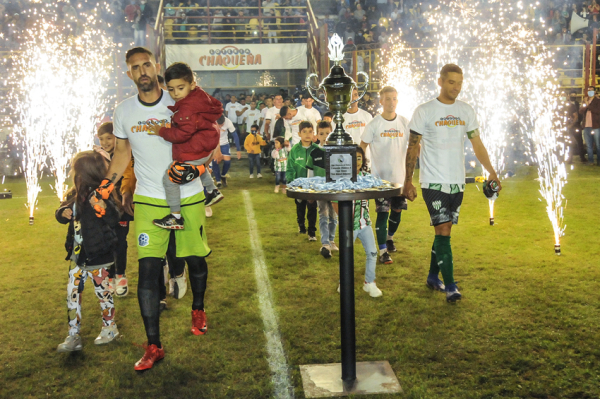 FINAL DEL TORNEO APERTURA ENTRE ALVEAR Y DEFENSORES DE VILELAS. 04-10-2021. Jorge "Punky" Flores.