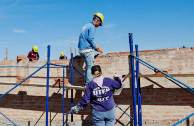 Construirán complejos con piscina, comedor y servicios médicos para adultos mayores