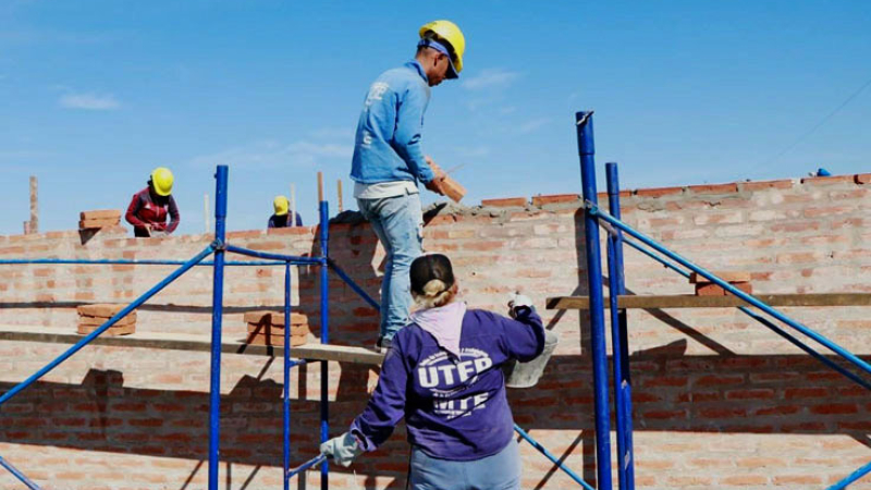 Construirán complejos con piscina, comedor y servicios médicos para adultos mayores