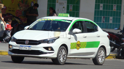 Remises y taxis: la mínima podría ubicarse entre 200 y 220 pesos