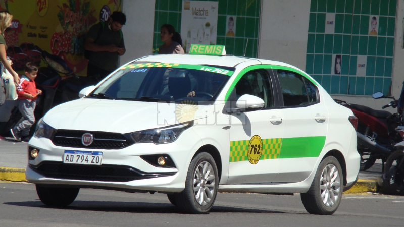 Remises y taxis: la mínima podría ubicarse entre 200 y 220 pesos