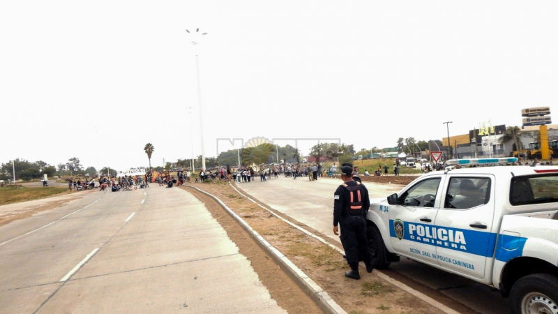El caos del centro se trasladó a la rotonda de rutas 11 y 16