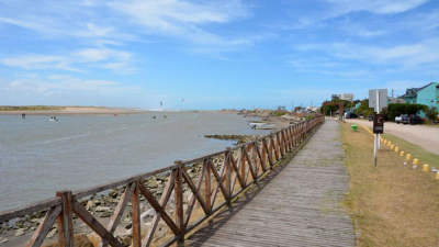 Un turista que pescaba en un kayak murió en Mar Chiquita