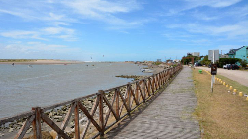 Un turista que pescaba en un kayak murió en Mar Chiquita