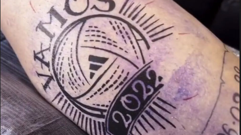 Lionel Messi se tatuó la pelota del Mundial de Qatar 2022 y desató furor en las redes